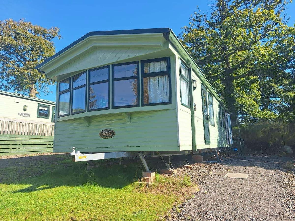 WILLERBY GRANADA STARTER CARAVAN NO SITE FEES TILL 2027, 