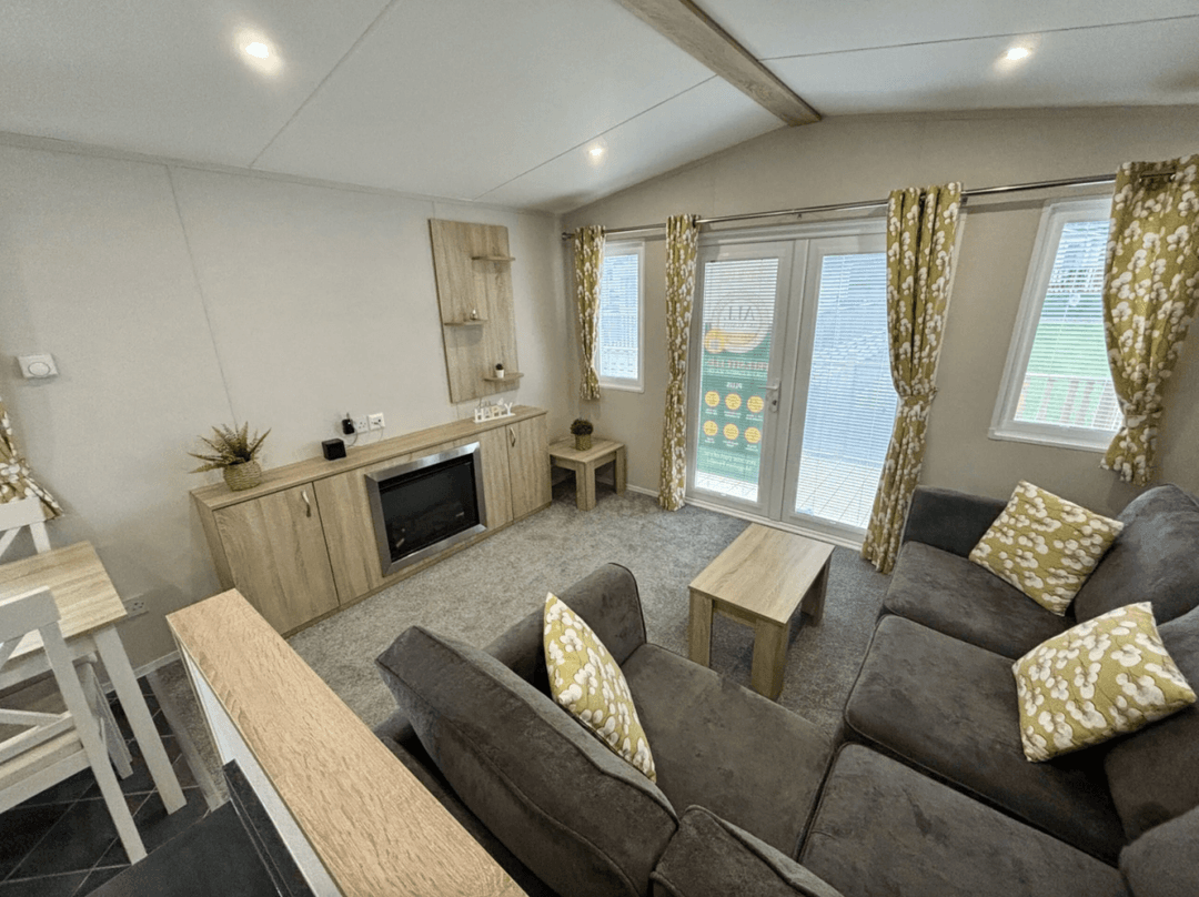Royal Poplar - Love Holiday Homes