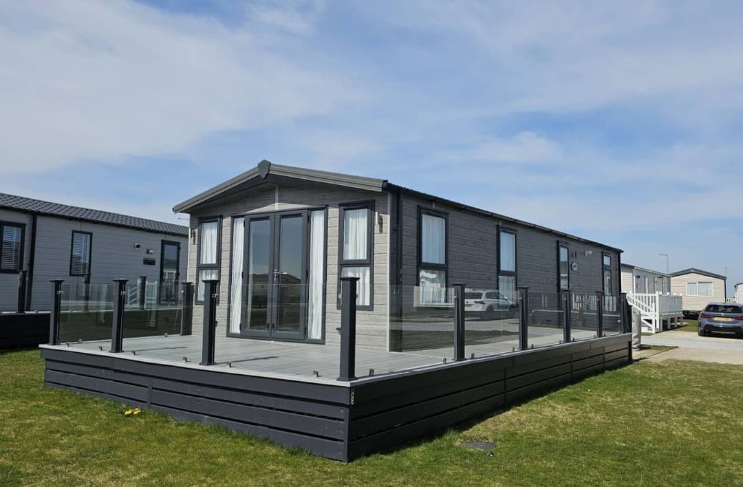 *** MINSTER NORWOOD LODGE *** £62,995
