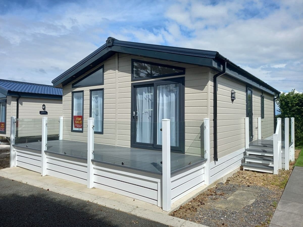 Delta Superior Double Lodge