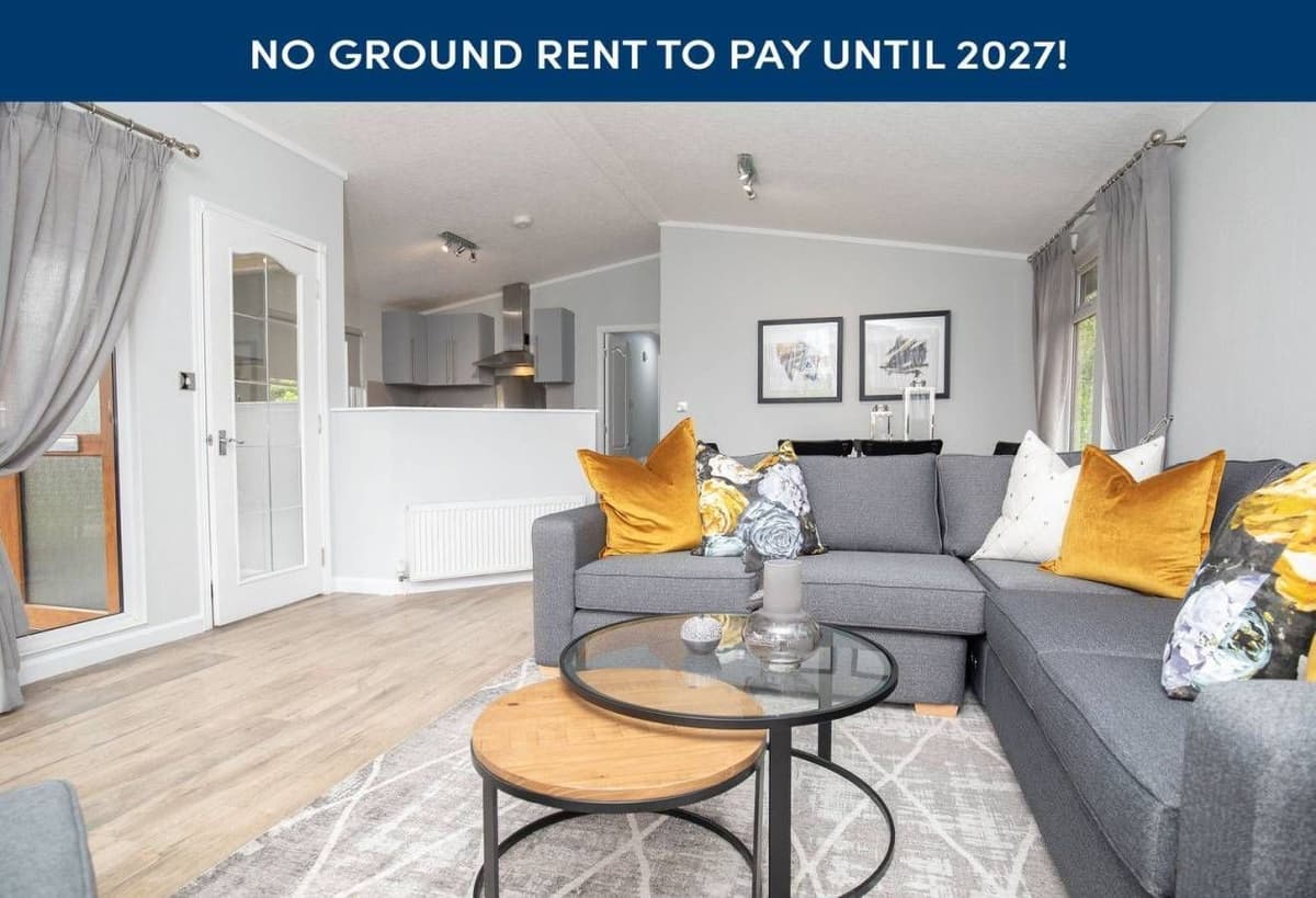 Refurbished 3 bedroom Chedgrave Lodge