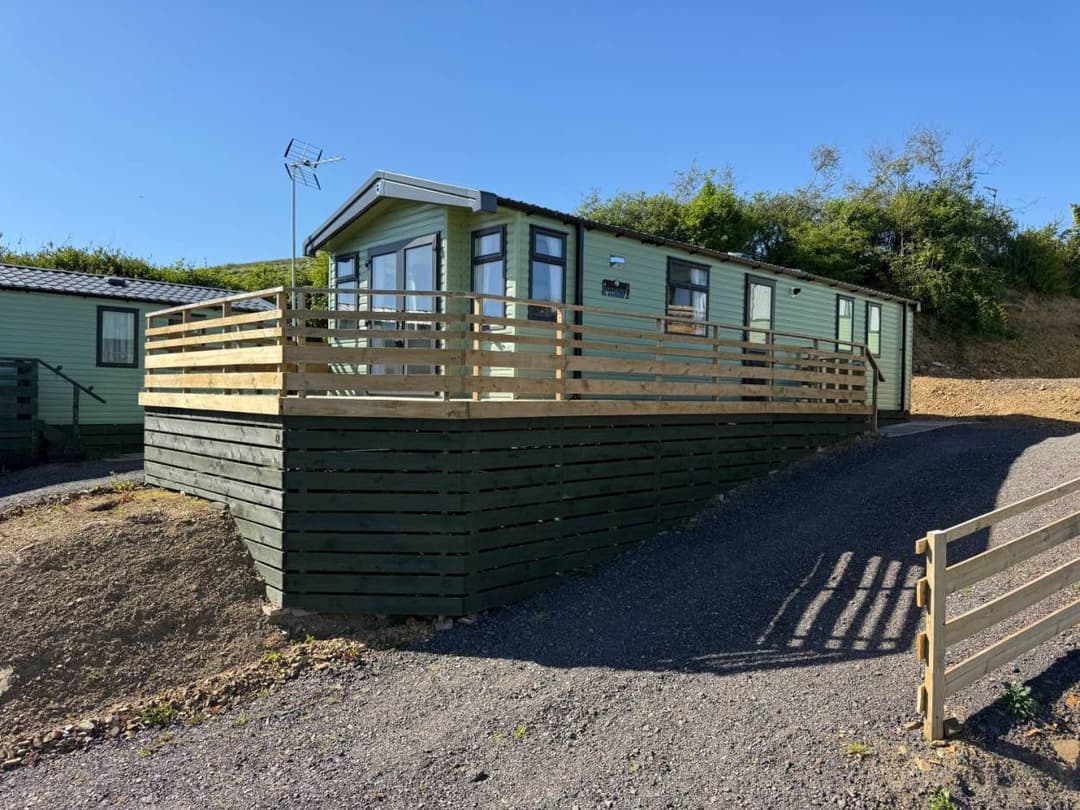 SEAWARD HOLIDAY PARK SWIFT BURGUNDY CARAVAN FOR SALE