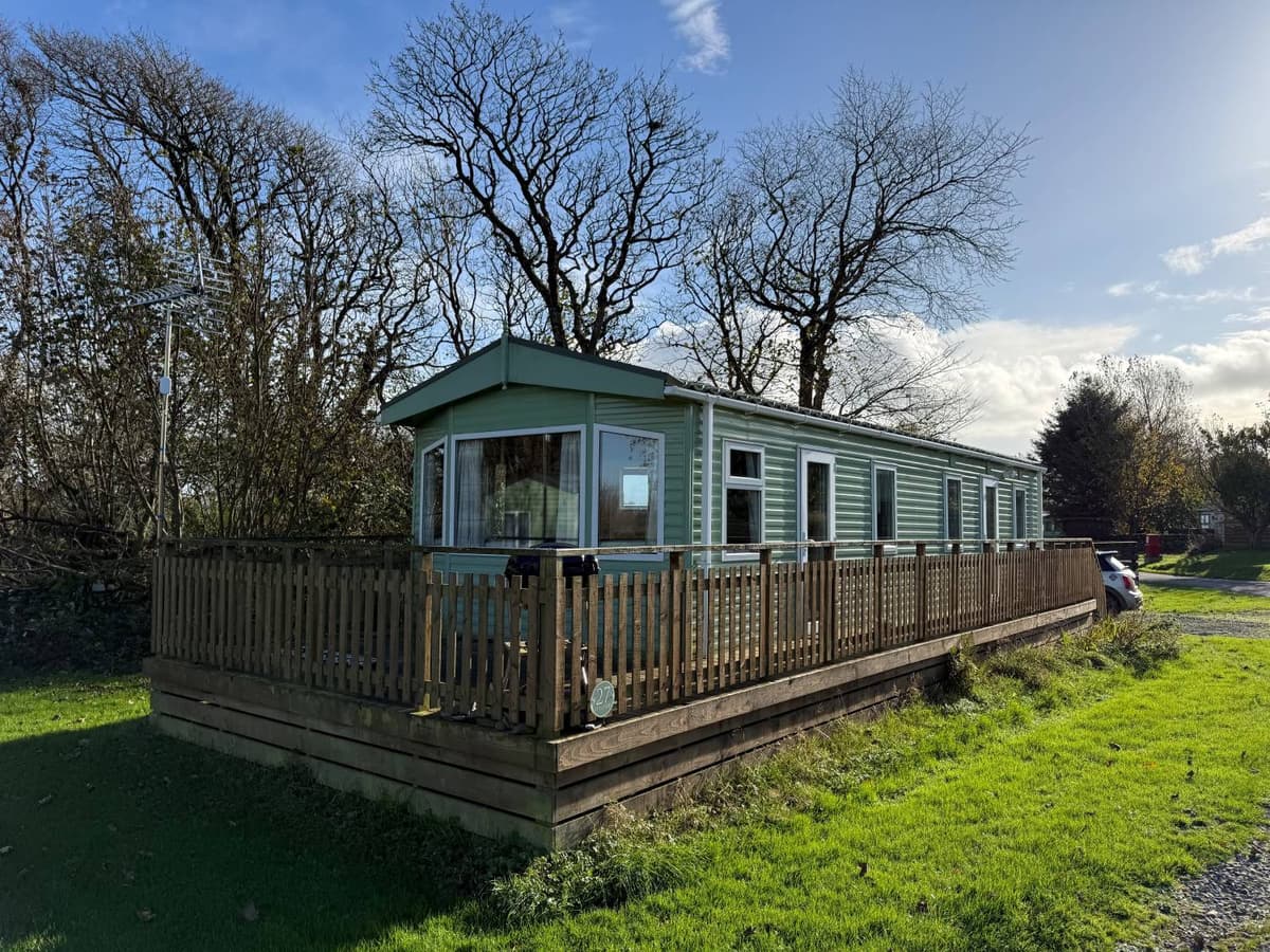 £10,000 for 10 years END OF SEASON SALE STARTER CARAVAN 