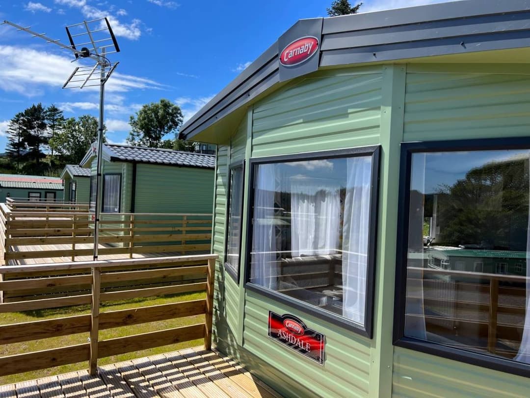 LUXURY CARAVAN , SITE FEES INCLUDED, DECKING INCLUDED 
