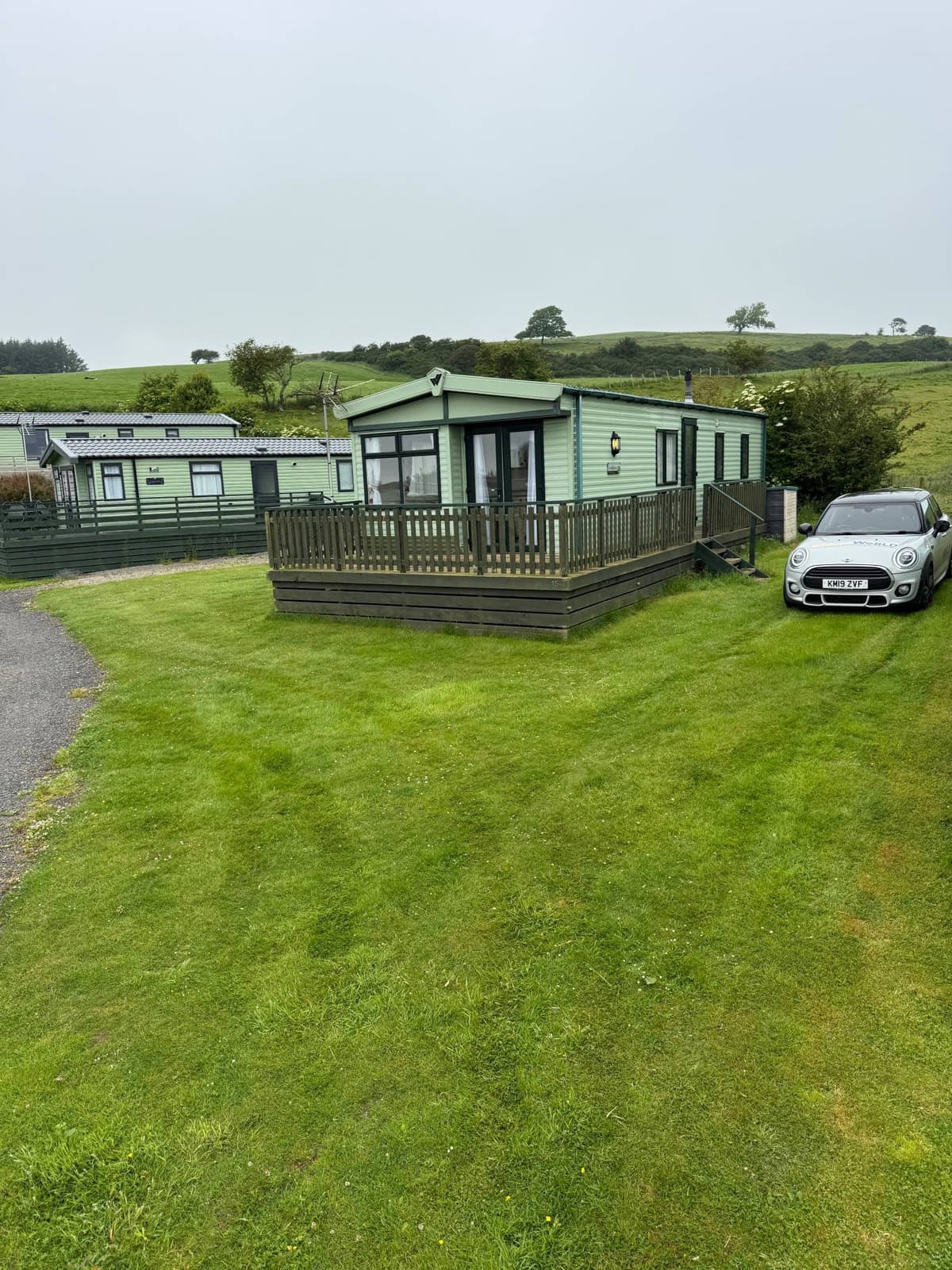 LUXURY 2-BED CARAVAN WITH STUNNING 360° COASTAL VIEWS AND SITE LICENSE UNTIL 2036!