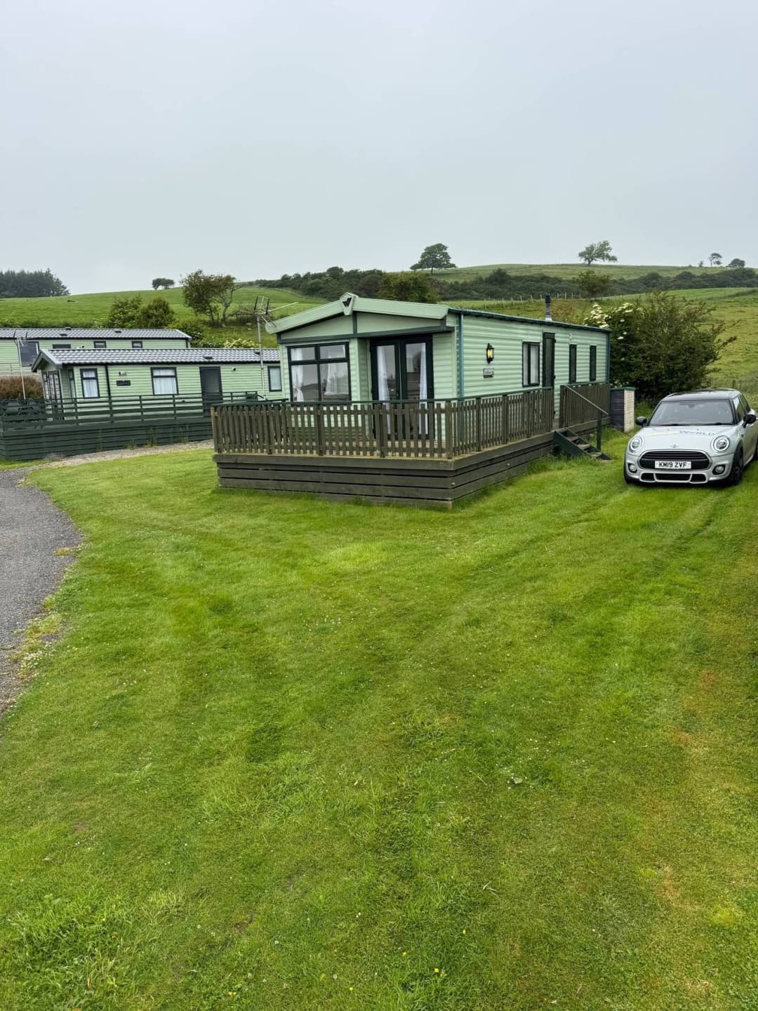 LUXURY 2-BED CARAVAN WITH STUNNING 360° COASTAL VIEWS AND SITE LICENSE UNTIL 2036!