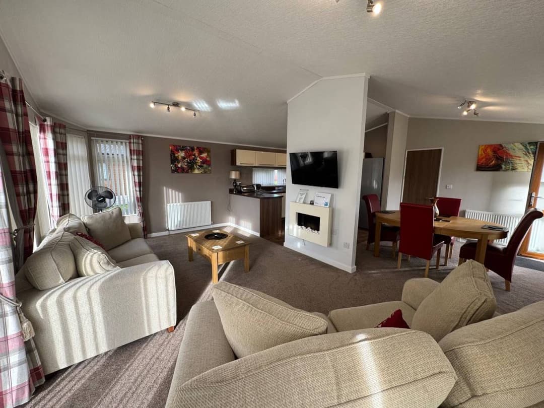 Stately Albion Lodge